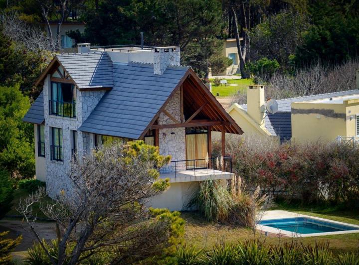Casa · 128m² · 5 Ambientes · 2 Cocheras