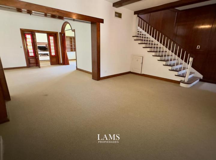 Casa · 401m² · 7 Ambientes · 1 Cochera