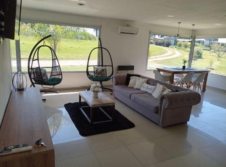 Casa · 800m² · 4 Ambientes · 1 Cochera