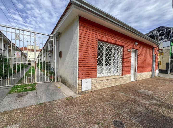 Casa · 2 Dormitorios · 1 Cochera