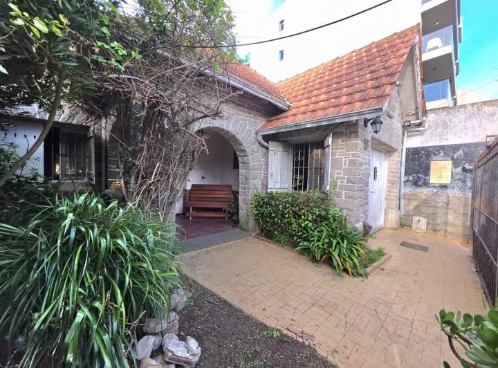 Casa · 123m² · 4 Ambientes · 1 Cochera