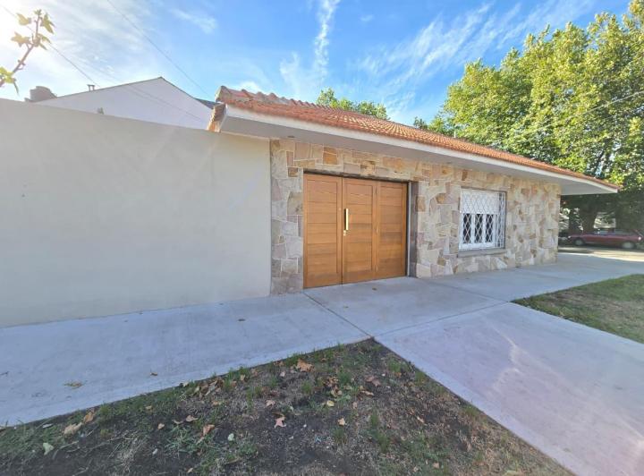 Casa · 121m² · 4 Ambientes · 2 Cocheras