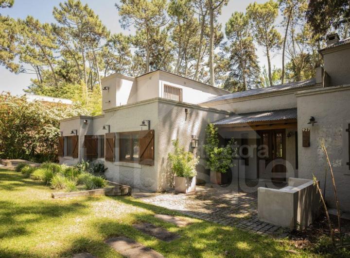 Casa · 268m² · 6 Ambientes