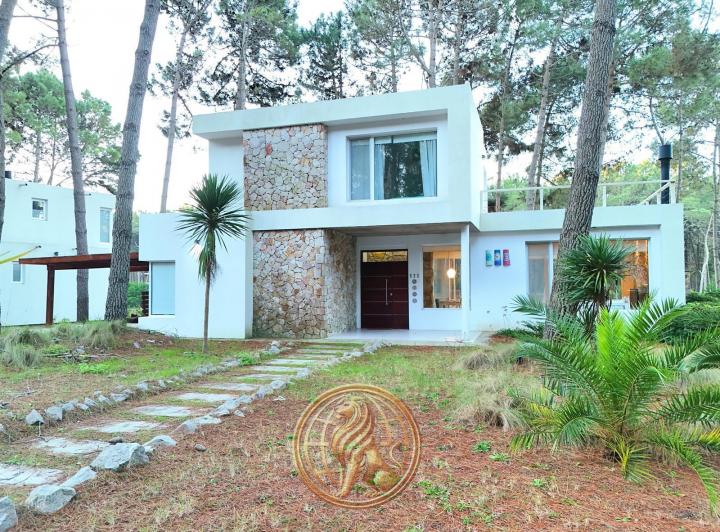 Casa · 252m² · 5 Ambientes · 1 Cochera