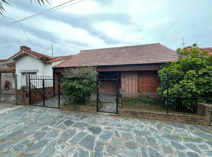 Casa · 171m² · 3 Ambientes · 2 Cocheras