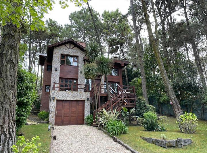 Casa · 144m² · 3 Dormitorios · 1 Cochera