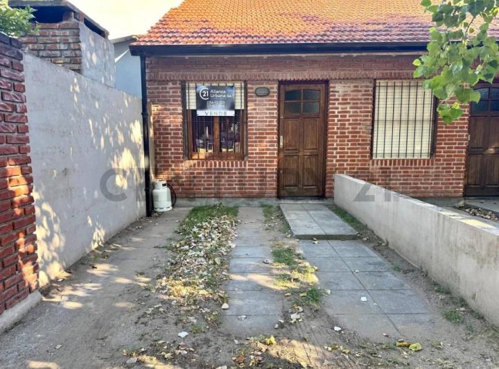 Casa · 43m² · 3 Ambientes · 1 Cochera