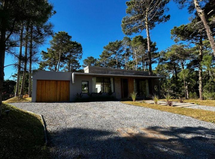 Casa · 210m² · 4 Ambientes · 1 Cochera