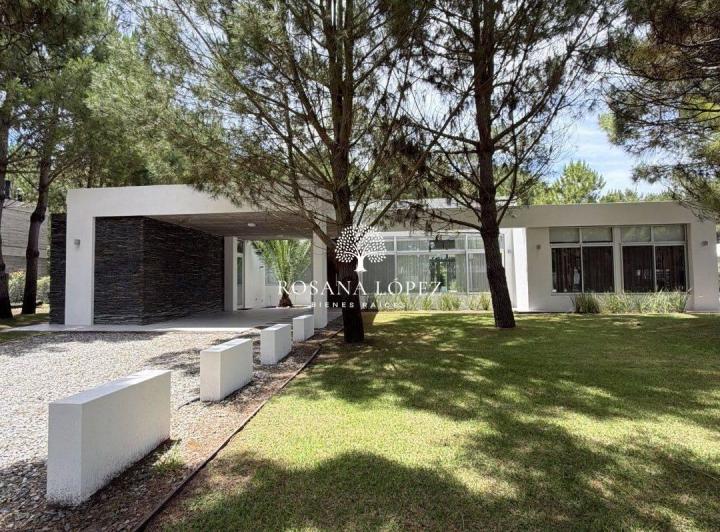 Casa · 280m² · 5 Ambientes · 1 Cochera