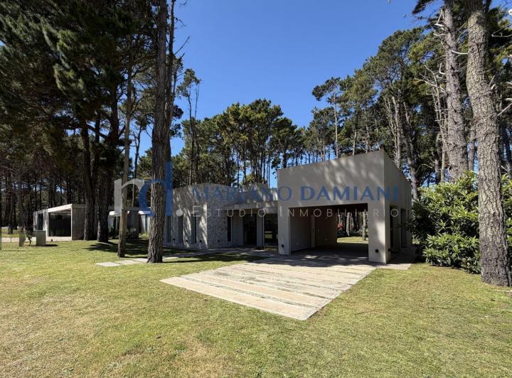 Casa · 168m² · 4 Ambientes · 1 Cochera