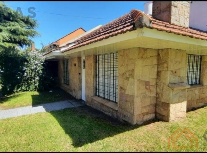Casa · 105m² · 4 Ambientes · 1 Cochera