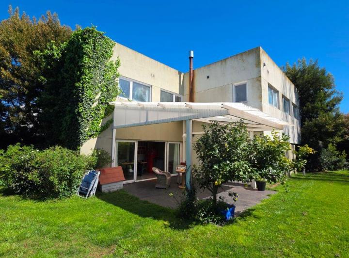 Casa · 240m² · 5 Ambientes