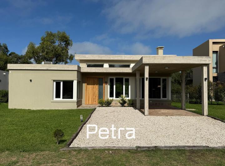 Casa · 213m² · 5 Ambientes · 1 Cochera