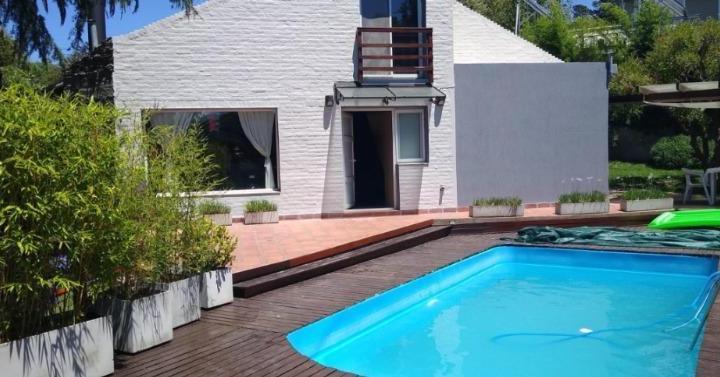 Casa · 140m² · 3 Ambientes · 2 Cocheras