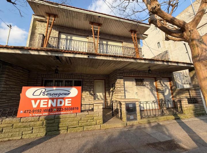 Casa · 247m² · 5 Ambientes · 1 Cochera