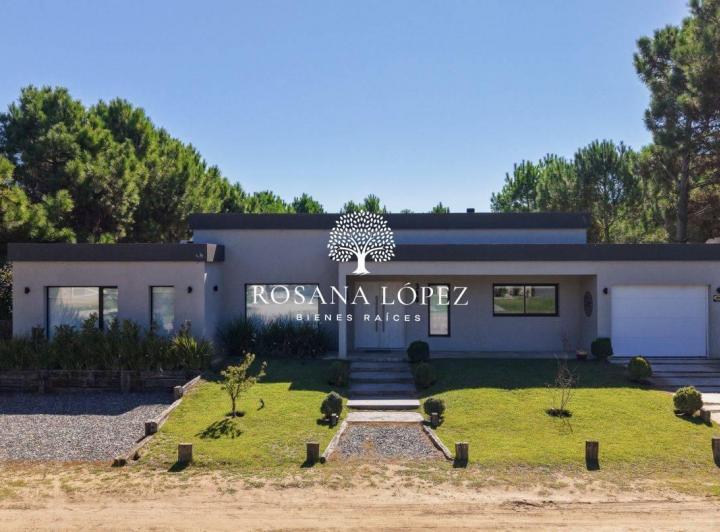 Casa · 250m² · 4 Ambientes · 1 Cochera