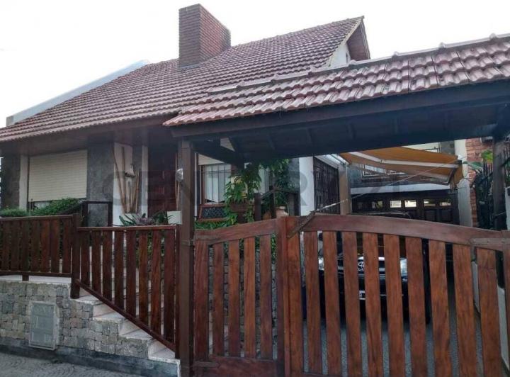 Casa · 220m² · 4 Ambientes