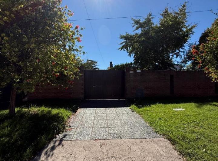 Casa · 225m² · 1 Ambiente · 2 Cocheras