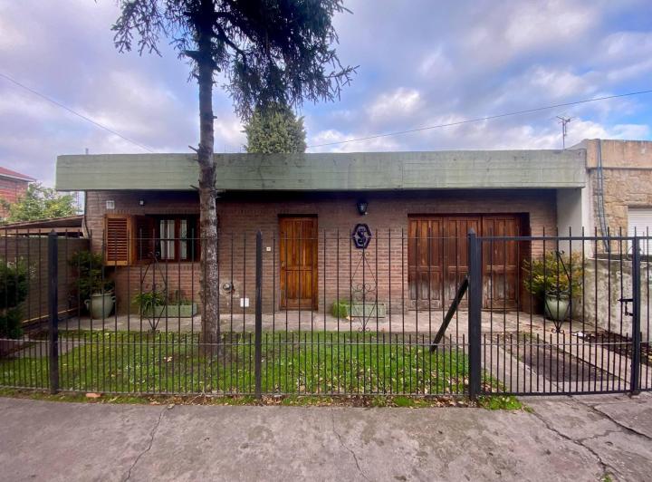 Casa · 150m² · 3 Ambientes · 4 Cocheras
