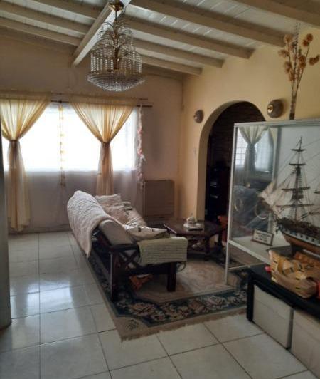 Casa · 185m² · 4 Ambientes · 2 Cocheras