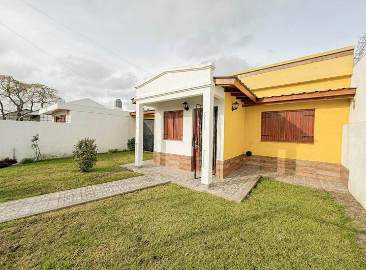 Casa · 98m² · 3 Ambientes · 3 Cocheras