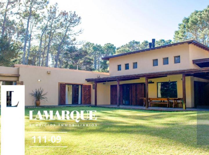 Casa · 175m² · 5 Ambientes · 2 Cocheras