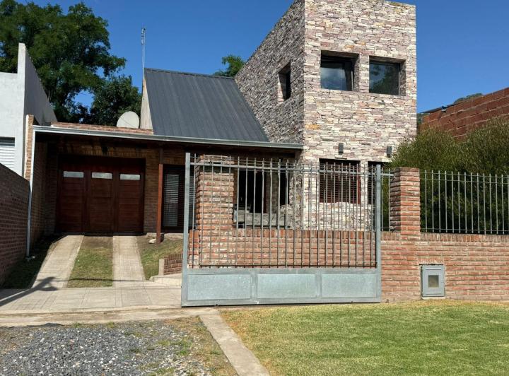 Casa · 160m² · 5 Ambientes · 1 Cochera