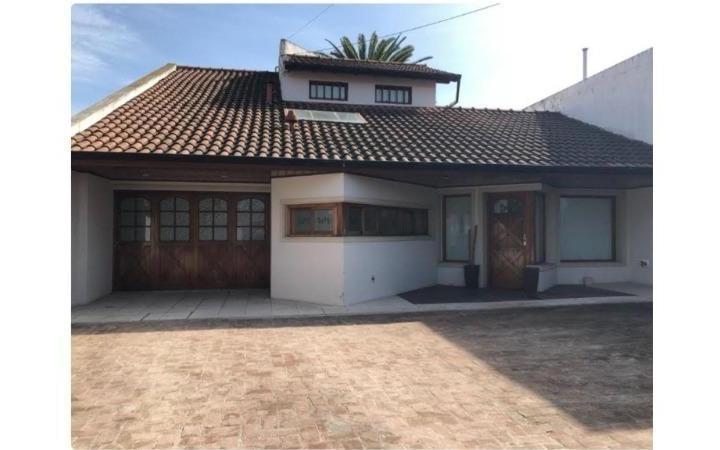 Casa · 265m² · 4 Ambientes · 2 Cocheras