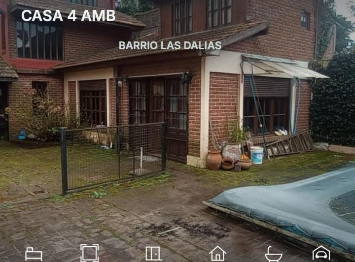 Casa · 4 Ambientes · 3 Cocheras