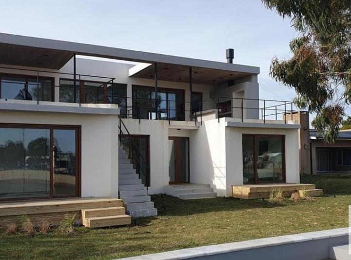 Casa · 270m² · 6 Ambientes