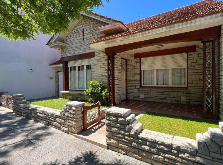 Casa · 179m² · 5 Ambientes · 1 Cochera