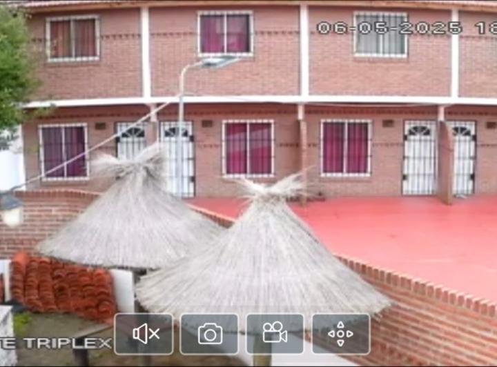 Casa · 400m² · 4 Ambientes · 5 Cocheras