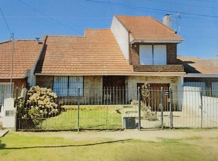 Casa · 180m² · 5 Ambientes · 1 Cochera