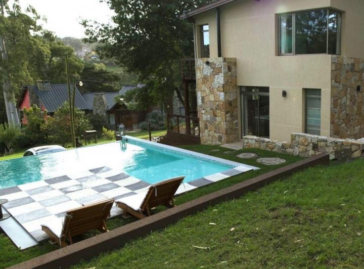 Casa · 162m² · 6 Ambientes · 2 Cocheras