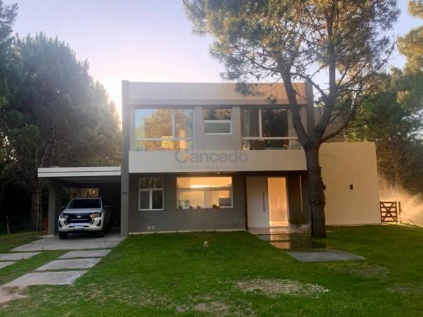 Casa · 287m² · 5 Ambientes
