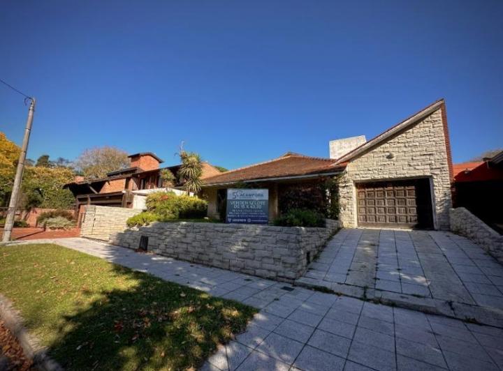 Casa · 300m² · 7 Ambientes · 1 Cochera