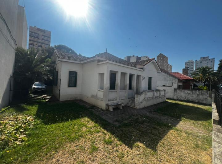 Casa · 150m² · 8 Ambientes · 1 Cochera