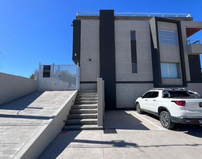 Casa · 90m² · 4 Ambientes · 1 Cochera