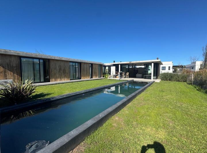 Casa · 187m² · 4 Ambientes · 1 Cochera