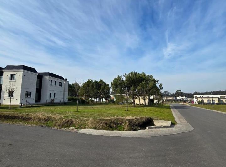 Terreno · 618m²