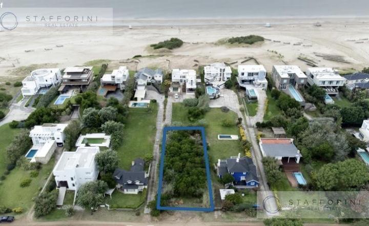Terreno · 1048m²