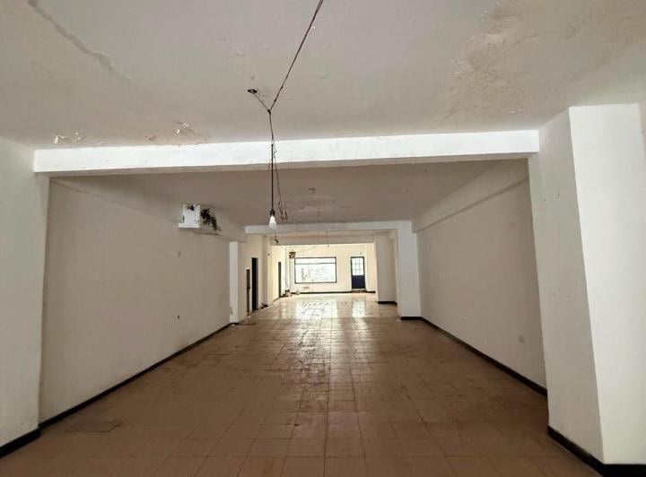 Local comercial · 568m²