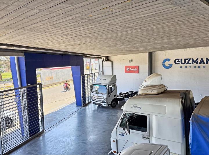 Bodega-Galpón · 834m² · 5 Ambientes