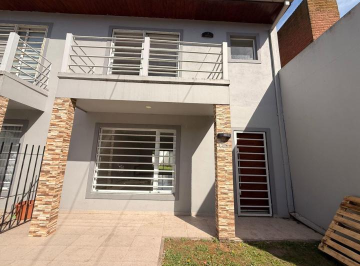 Casa · 90m² · 3 Ambientes · 1 Cochera