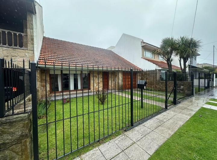 Casa · 200m² · 4 Ambientes · 3 Cocheras