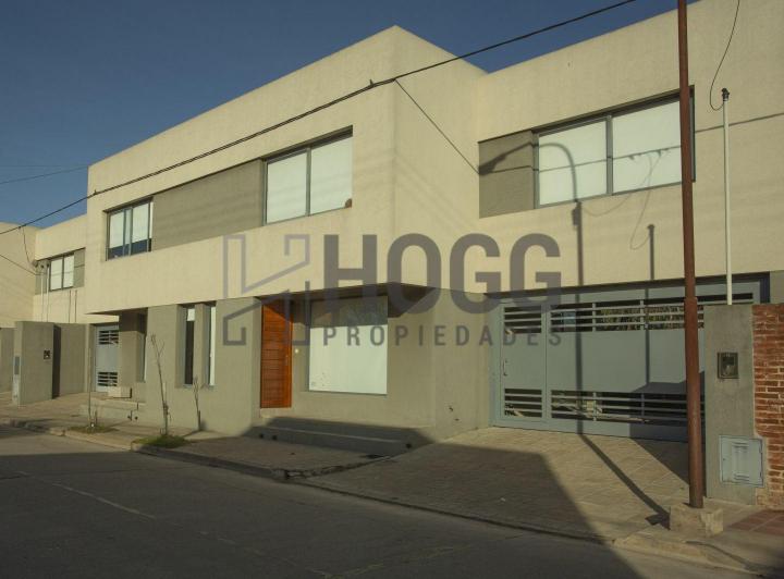 Casa · 135m² · 3 Ambientes · 2 Cocheras