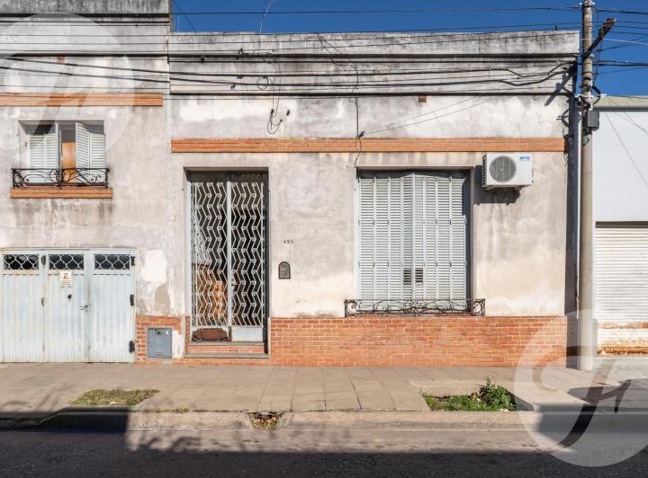 Casa · 216m² · 5 Ambientes · 1 Cochera