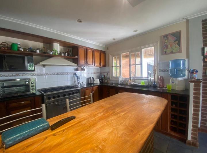 Casa · 160m² · 7 Ambientes · 2 Cocheras