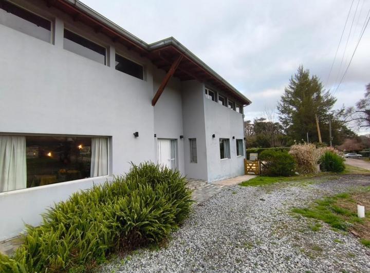 Casa · 300m² · 6 Ambientes · 2 Cocheras