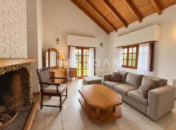 Casa · 208m² · 5 Ambientes · 2 Cocheras